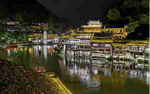 赞美古镇夜景句子